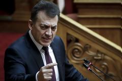 Μπαράζ ελέγχων προανήγγειλε στην αγορά εργασίας ο Βρούτσης