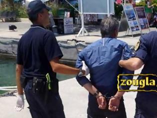 Φωτογραφία για Μπαράζ συλλήψεων στην Αρτέμιδα για κλοπές σε τουρίστες