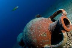 Ανακαλύφθηκαν 22 αρχαίοι αμφορείς κοντά στις ακτές της Αλβανίας