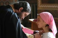 Το ότι φορώ το πετραχήλι δεν με κάνει καλύτερό σου