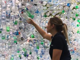 Φωτογραφία για Τι να κοιτάτε πάντα στα πλαστικά μπουκάλια νερού
