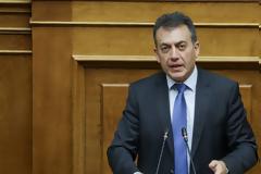 Ο Βρούτσης ανακάλεσε εγκύκλιο για την απόδοση ΑΜΚΑ σε ξένους υπηκόους