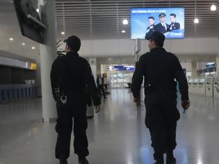 Φωτογραφία για Αστυνομικός σε κύκλωμα διακίνησης μεταναστών με... dress code και μέικ απ