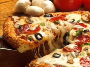 Φωτογραφία για Τρως την πίτσα λάθος -Ενας ειδικός αποκαλύπτει το σωστό τρόπο