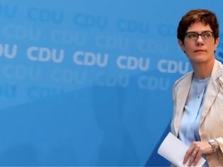 Φωτογραφία για Α.Α. Καρενμπάουερ: «Μια άχρηστη στο γερμανικό στράτευμα», λέει Γερμανίδα πολιτικός