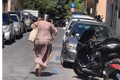 Κορυφαία φωτογραφία του σεισμού: Γυναίκα με κατσαρόλα στο κεφάλι για να προστατευθεί από τον σεισμό!!!