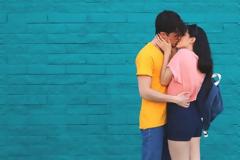 Tο φιλί μπορεί να εξηγήσει τη μεγάλη παγκόσμια επίπτωση της γονόρροιας