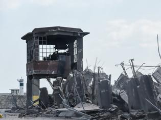 Φωτογραφία για Φωτογραφικό οδοιπορικό μετά τα 5,1 Ρίχτερ: Έπεσαν παλιά κτίρια, κατέρρευσε ο ταινιόδρομος στον Πειραιά