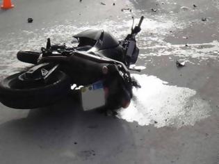 Φωτογραφία για Φρικτό τροχαίο: Μηχανή καρφώθηκε σε φορτηγό - Νεκρός ο 21χρονος μοτοσικλετιστής