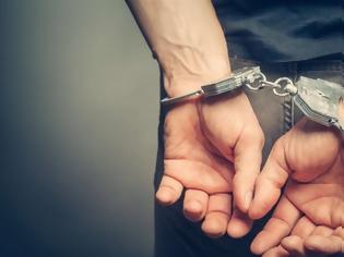 Φωτογραφία για Τρεις συλλήψεις στην Αττική για συμμετοχή σε κύκλωμα πλαστογράφησης εγγράφων