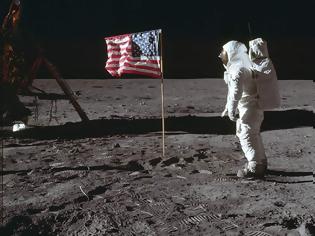 Φωτογραφία για Πριν από 50 χρόνια έγινε το «μικρό βήμα» του Νιλ Άρμστρονγκ στη Σελήνη