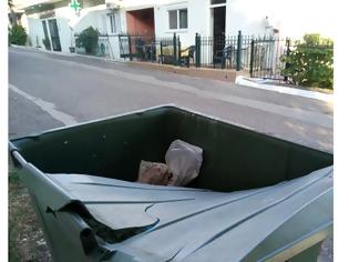 Φωτογραφία για Έσπασε το Καπάκι απο κάδο απορριμάτων στην ΠΑΠΑΔΑΤΟΥ Ξηρομέρου – Ανυπόφορη η κατάσταση λόγω ζέστης [ΦΩΤΟ]