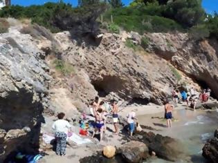 Φωτογραφία για Κλειστή παραλία στο Πόρτο Ράφτη λόγω κινδύνου αποκόλλησης βράχου