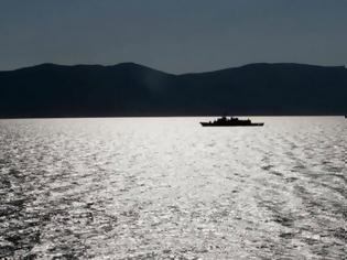 Φωτογραφία για Aegean Boat Report: Σκάφος της ελληνικής ακτοφυλακής παρεμπόδισε βάρκα που μετέφερε πρόσφυγες (Βίντεο)