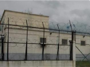 Φωτογραφία για Κρατούμενος έβαλε φωτιά στο κελί του στις φυλακές του Βόλου