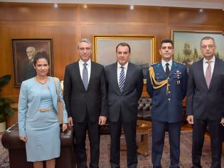 Φωτογραφία για Συνάντηση ΥΕΘΑ Νικόλαου Παναγιωτόπουλου με τον Πρέσβη της Τουρκίας Burak Özügergin