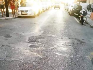Φωτογραφία για Βομβαρδισμένος δρόμος η Αλεξάνδρου Διάκου- φώτο