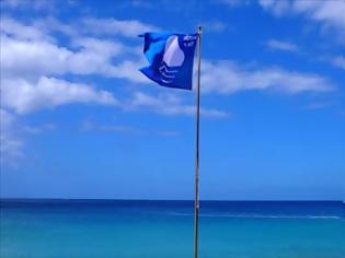 Φωτογραφία για «Κατεβαίνουν» 17 «Γαλάζιες Σημαίες» – Δείτε σε ποιες παραλίες