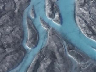 Φωτογραφία για Λιώνει η Γροιλανδία: 22 βαθμοί και ποτάμια πάγου..