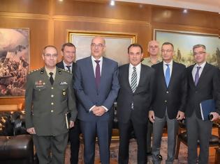 Φωτογραφία για Υπογραφή μνημονίου συνεργασίας μεταξύ του Υπουργείου Εθνικής Άμυνας και του Υπουργείου Εξωτερικών