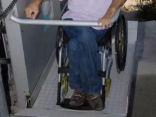 Φωτογραφία για Βλάβη στο αναβατόριο για τα αναπηρικά καροτσάκια στην Ακρόπολη