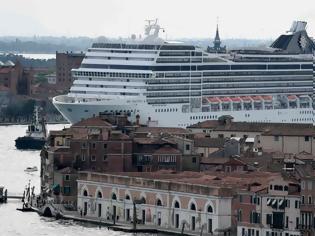 Φωτογραφία για «Φρένο» στα κρουαζιερόπλοια βάζει η Βενετία