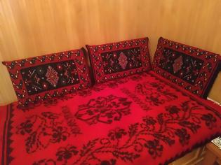 Φωτογραφία για Μετσοβίτικα υφαντά και μαξιλάρια σε σπίτι στην Μηλιά  Μετσόβου 2019