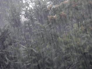 Φωτογραφία για Βόλος: Καταρρακτώδης βροχή και κεραυνοί - Προβλήματα στην ηλεκτροδότηση