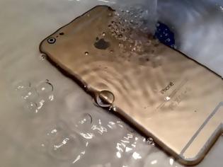Φωτογραφία για Δείτε πως θα βγάλετε το νερό από το iphone σας χωρίς να το ανοίξετε