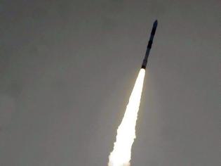 Φωτογραφία για Ινδικός πύραυλος κατάφερε να τεθεί σε τροχιά γύρω από τη Σελήνη