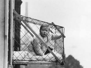 Φωτογραφία για ΒΙΝΤΕΟ.«Κλουβιά για μωρά»: Η τρομακτική ιστορία και πώς τα χρησιμοποιούσαν
