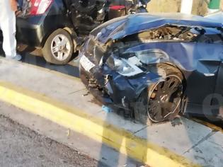 Φωτογραφία για Μεθυσμένος οδηγός χτύπησε αυτοκίνητο στο Ίλιον και προσπάθησε να διαφύγει - Τέσσερις τραυματίες