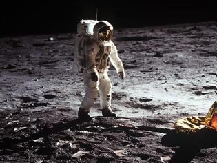 Φωτογραφία για Αστροναύτης του Apollo 11 μιλάει για τη «ζωή έξω από τη Γη»