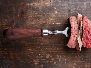 Φωτογραφία για Γιατί δεν πρέπει να τρυπάτε το κρέας με το πηρούνι
