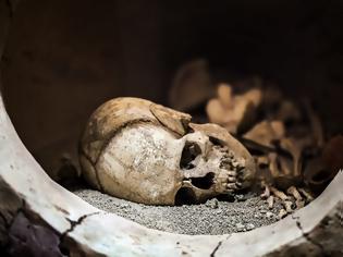 Φωτογραφία για Η ιστορία ενός σκελετού «βαμπίρ» που βρέθηκε με καρφωμένο πόδι
