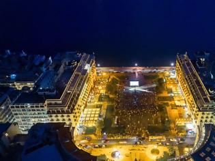 Φωτογραφία για Μαγικό σκηνικό: Η Πλατεία Αριστοτέλους έγινε σινεμά!