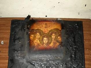 Φωτογραφία για Minune in cartierul Ilioupoli din Atena(Θαύμα στην Ηλιούπολη: Κάηκε εικόνα και έμειναν  άθικτα τα πρόσωπα των Αγίων Αγγέλων