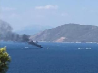 Φωτογραφία για Φωτιά σε σκάφος στην Μονή Αίγινας