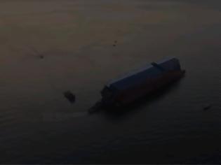 Φωτογραφία για Αναποδογύρισε φορτηγό πλοίο έξω από τη Τζόρτζια των ΗΠΑ