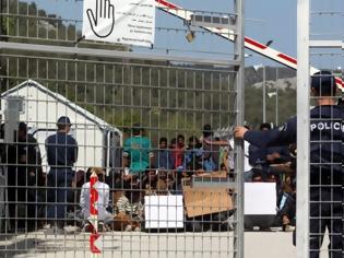 Φωτογραφία για «Ασφυξία» στη Μόρια: Έσπασε το φράγμα των 10.000 προσφύγων