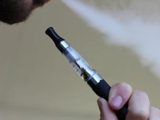 Φωτογραφία για Ηλεκτρονικό τσιγάρο: Τι προκαλεί το άτμισμα στους πνεύμονες
