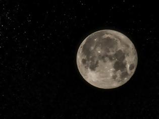 Φωτογραφία για Η πρώτη φωτογραφία από το μυστηριώδες γυαλιστερό «ζελέ» στη σκοτεινή πλευρά της Σελήνης (pic)
