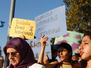 Φωτογραφία για Τουρκία: Δεκάδες διαδηλωτές στην Κωνσταντινούπολη καταγγέλλουν τη βία κατά των γυναικών