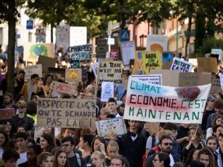 Φωτογραφία για Ελβετία: Ογκώδης πορεία για το κλίμα - 100.000 άνθρωποι ξεχύθηκαν στους δρόμους