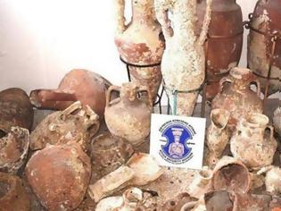 Φωτογραφία για Συνελήφθησαν αρχαιοκάπηλοι με αμφορείς και αγγεία μεγάλης αξίας στην Κάλυμνο