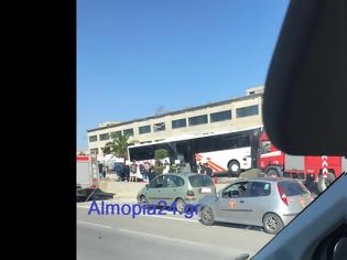 Φωτογραφία για Τροχαίο ατύχημα για λεωφορείο των ΚΤΕΛ με 12 τραυματίες στη Θεσσαλονίκη