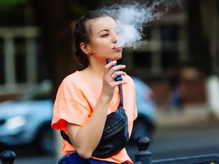 Φωτογραφία για Ηλεκτρονικό τσιγάρο: Βλάβες που προκαλούνται από… τοξικά αέρια στους πνεύμονες των καπνιστών