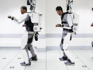 Φωτογραφία για Παράλυτος περπατά ξανά φορώντας ρομποτική στολή που κινεί με την σκέψη του