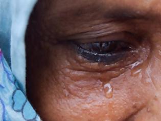 Φωτογραφία για Όταν Μια Μάνα Κλαίει, Λυγίζει Ακόμη Κι Ο Θεός