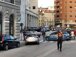 Φωτογραφία για Ιταλία: Εκτέλεσαν εν ψυχρώ 2 αστυνομικούς μέσα στο τμήμα